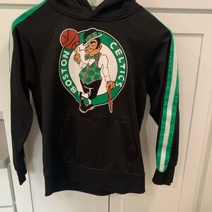 Like new boys size 10/12 Celtics sweatshirt.